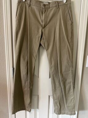 Dockers Men's Chinos in Olive